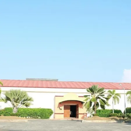 Dottie's Place Hotel & Restaurant