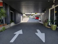 Gladstone CBD Motel - parking