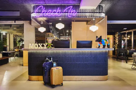 Moxy Paris Bastille Отели рядом с достопримечательностью «Музей Пикассо»