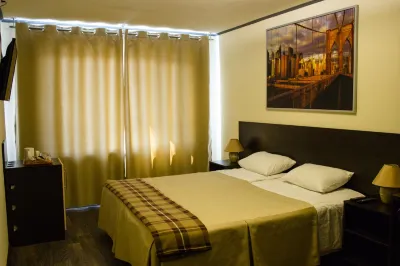 Discovery Hotels near monument to fishermen