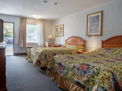 Hotel Richmond Hill Inn on North Hotels near Seneca Polytechnic College King Campus