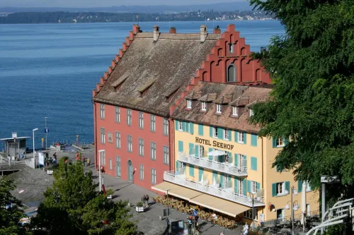 Hotel & Gästehaus Seehof - Parkplatz