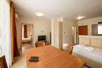 Perla Apartments - Beach