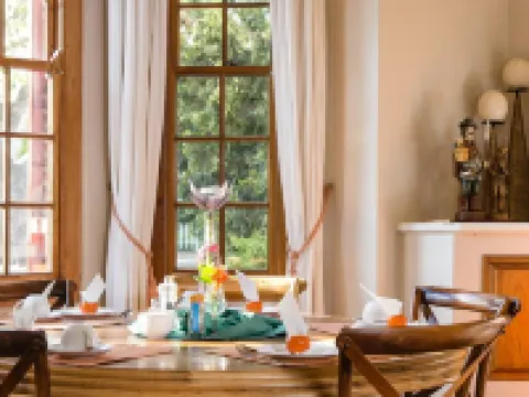 霍克密特古巴斯相逢吃飯睡覺酒店 羅伯遜酒店