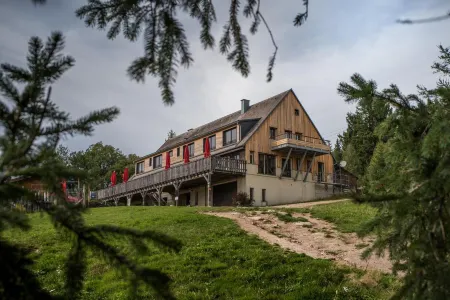 Terre de Sapins - Gîtes Nature Haut de Gamme Avec Sauna au cœur du Lac Blanc Отели в г. Пленфэн