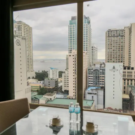 Pacific Bay Grand Suites