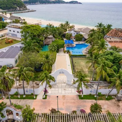 Hotel Castillo Huatulco & Beach Club Hotels near Bahia De Cacaluta