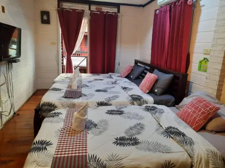 Chiangkhan Rueanmai Guest house 1 Отели рядом с достопримечательностью «Kaeng Khut Khu»