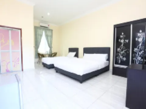 Aloha Chalet Hotels in Besut
