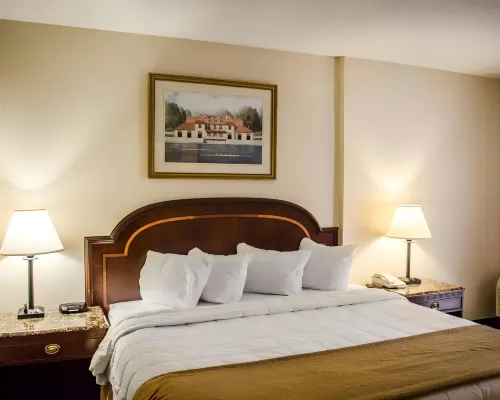 Quality Inn & Suites Pensacola Bayview Hotels in Ferry Pass
