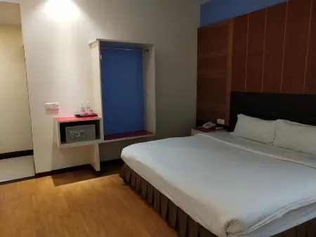 MB Hotel Perdana Square Отели в г. Lahad Datu