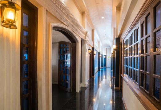 NYC 맨하튼 스위트 호텔의 외관 또는 로비