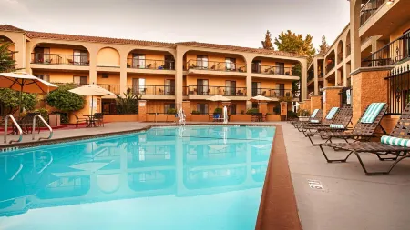 Best Western Plus Heritage Inn