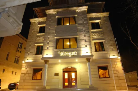 Atropat Old City Hotel Отели рядом с достопримечательностью «Площадь Фонтанов»