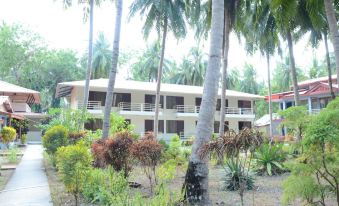 Coconhuts Beach Resort