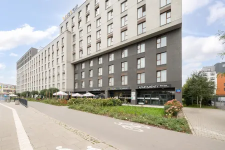 Apartments "Wolska Residence" Отели рядом с достопримечательностью «Памятник Николаю Копернику»