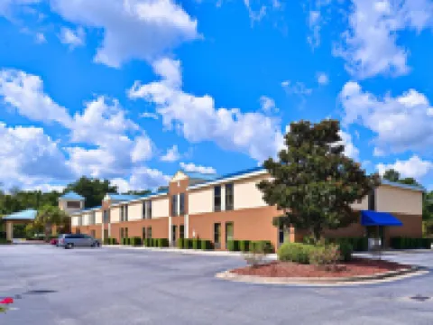 Econo Lodge Darien Hotels in Darien