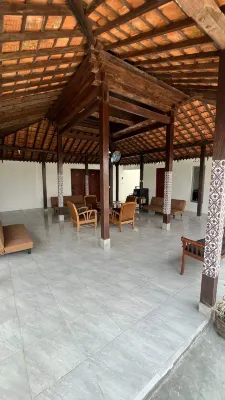 Villa Jonggrang Batik - 2 stelle