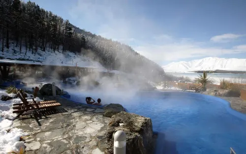 Galaxy 3BR Modern Home with Fireplace Outdoor Spa - Spa