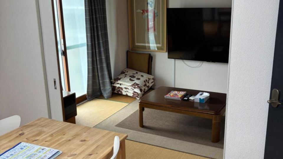 Gallery Compass- Art Apartments Osaka with Breakfast Free Parking