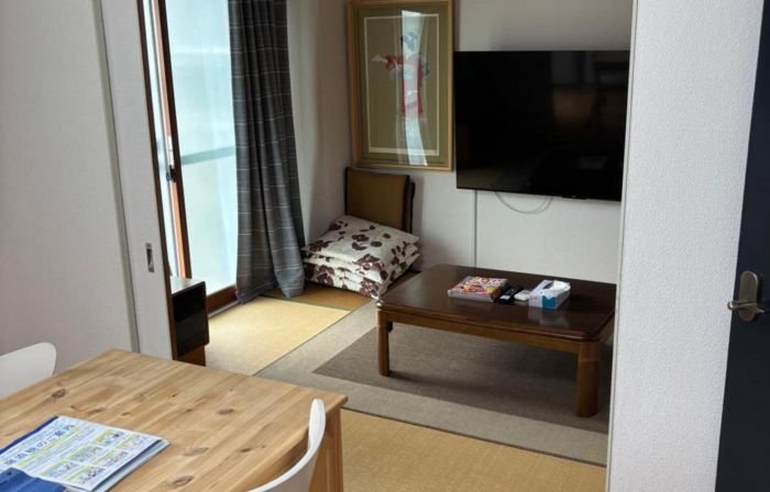 Gallery Compass- Art Apartments Osaka with Breakfast Free Parking