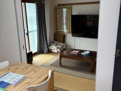 Gallery Compass- Art Apartments Osaka with Breakfast Free Parking