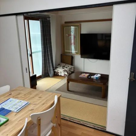 Gallery Compass- Art Apartments Osaka with Breakfast Free Parking