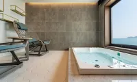 Stubborn Hotel - Hot Tub