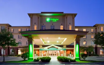 Holiday Inn & Suites Madison West - Middleton