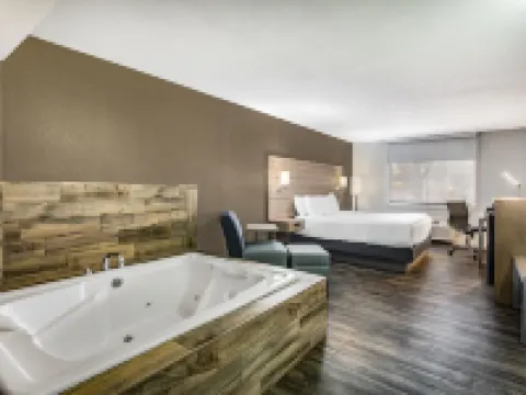 La Quinta Inn & Suites by Wyndham Joplin Hotels in Joplin