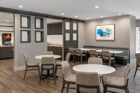 Residence Inn Detroit Dearborn Отели рядом с достопримечательностью «Парк Оксфорд»