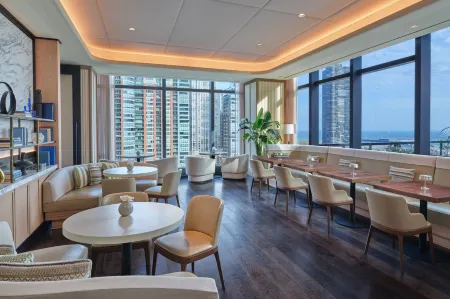 The St. Regis Chicago Отели рядом с достопримечательностью «Сити Холл»