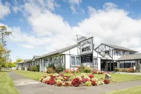 Tudor Park Motel Hotels in 