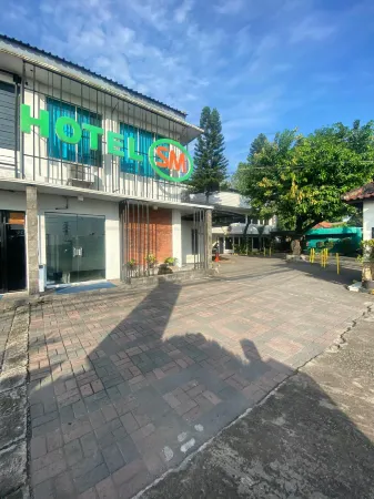 Hotel SM Cibitung Отели рядом с достопримечательностью «Bonecom Tricom Mm2100»