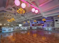 Treacys Oakwood Hotel, Shannon Hotel di Shannon