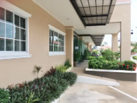 361 หมู่ 16 สี่แยกไฟแดงบายพาสธวัชบุรี ถนนแจ้งสนิท ตำบลนิเวศน์ อำเภอธวัชบุรี จังหวัดร้อยเอ็ด 45000 โรงแรมในอำเภอ ธวัชบุรี