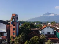 PituRooms Hotels in Sidomukti