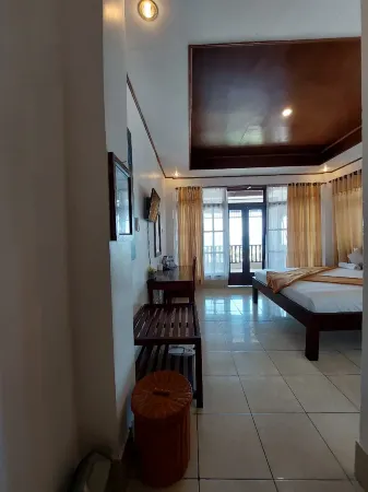 Anda Beach Hotel Отели рядом с достопримечательностью «Таман Секкенг Булукамба»