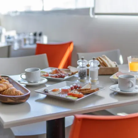 Piraeus City Hotel
