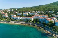 Heta Alagic I - Deluxe Beachfront Suites - 주차장
