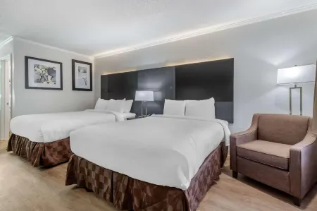 Suburban Studios at the University Отели в г. Ред Хилл