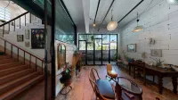 Hand Hotel