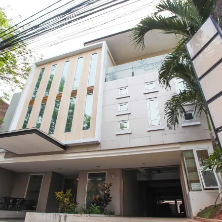 LeGreen Suite Kuningan Отели рядом с достопримечательностью «Британский Совет»