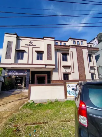 Indah Guest House Отели в г. West Sorong