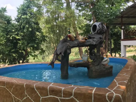 Phanya Chaley Suanphueng Отели рядом с достопримечательностью «Wat Huai Sai Thong»