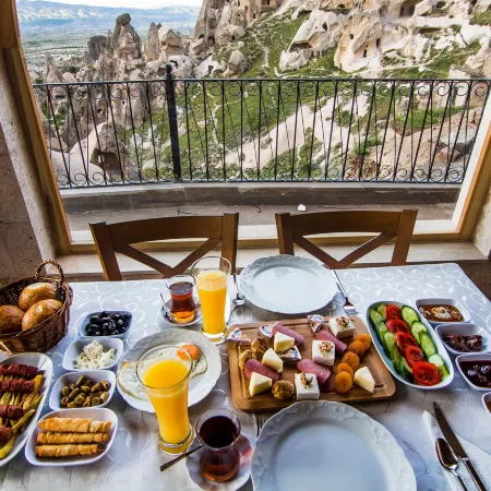 Caldera Cave Hotel & Restaurant