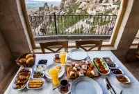 Caldera Cave Hotel & Restaurant