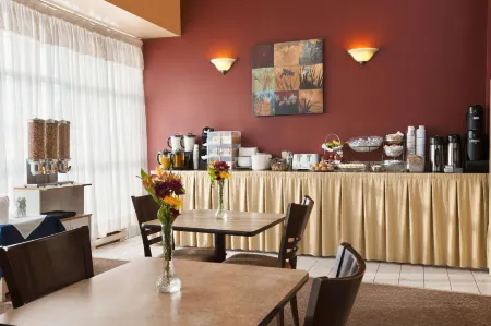 Travelodge by Wyndham Timmins Отели в г. Тимминс