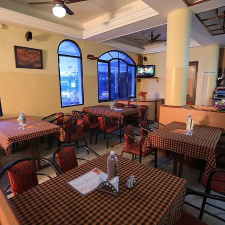 Hotel Kannika International Отели в г. Кушалнагар