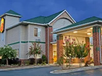 Super 8 by Wyndham Salisbury